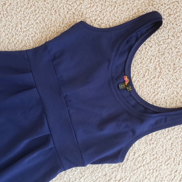 Beautiful Purple Dress w Soft Pleats & Stretch - Picture 7 of 11